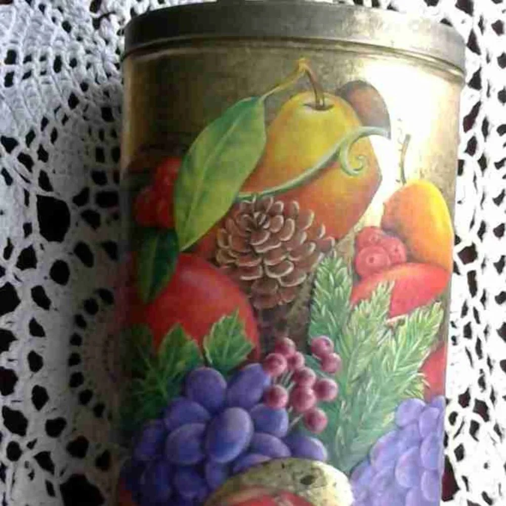 Colorful Harry London pretzel tin , quite rare